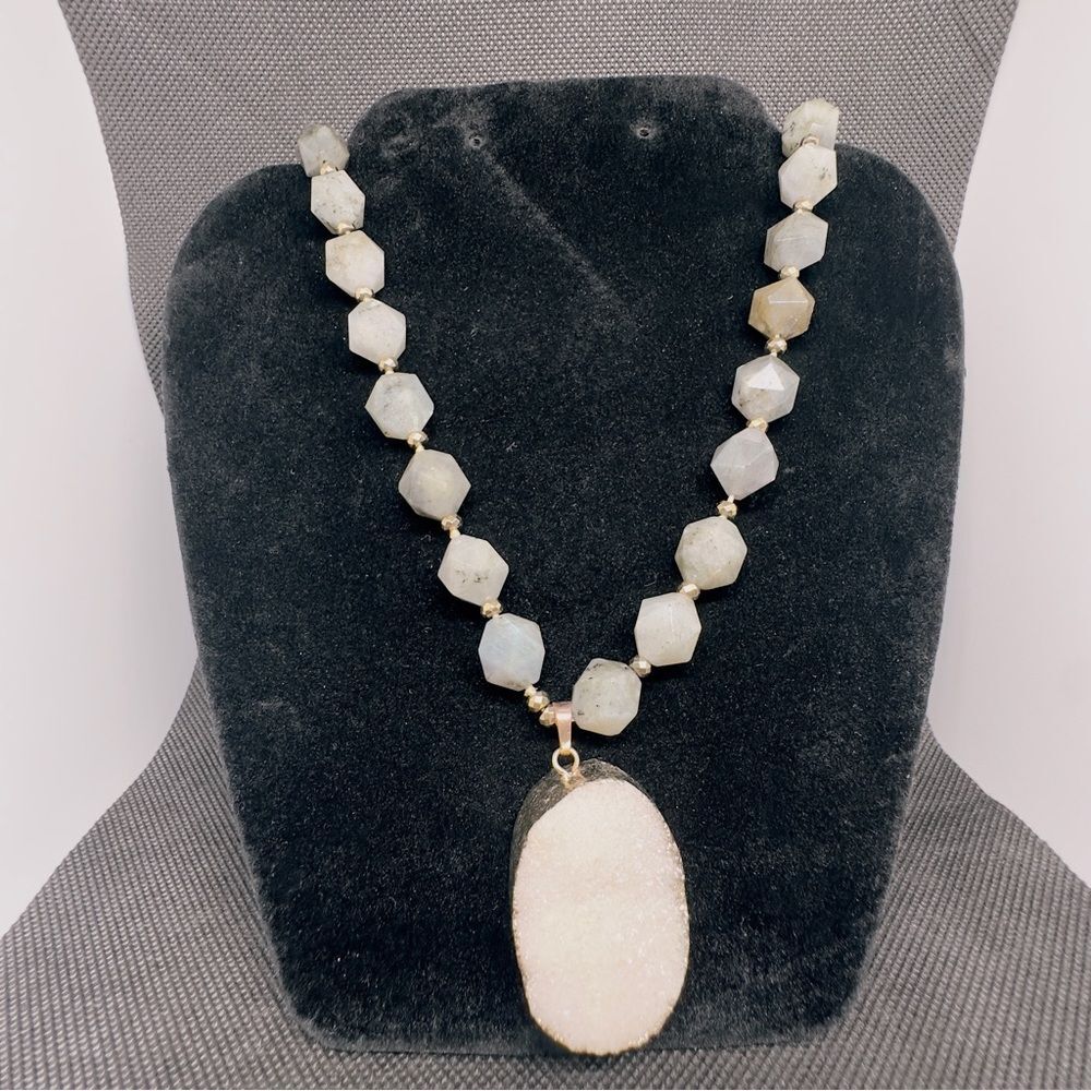 Lucia USA Natural Grey Quartz Druzy Pendant Necklace Faceted Stone Beads Boho